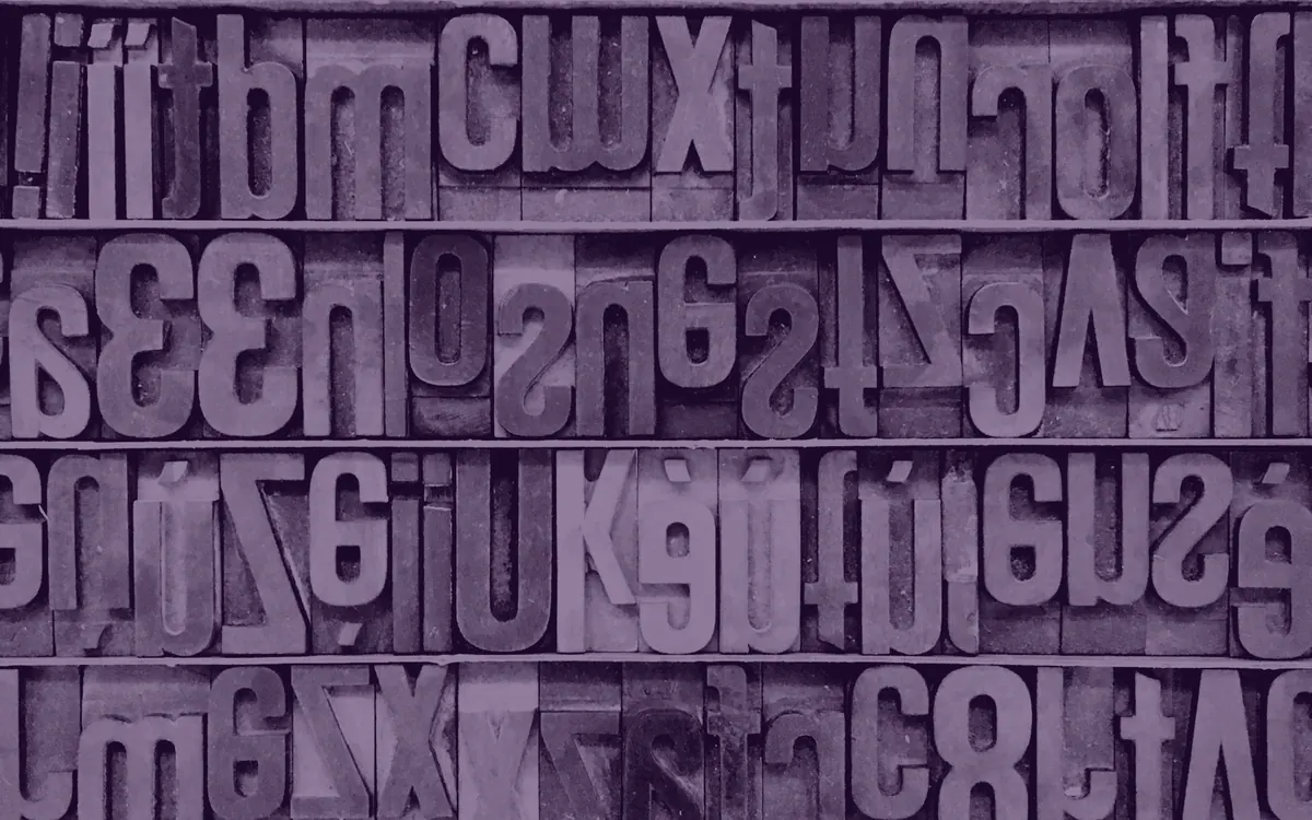Letras tipograficas en una pared