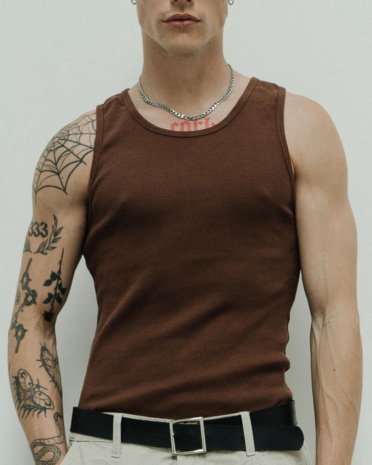 Musculosa Chocolate — Lisa · escote redondo